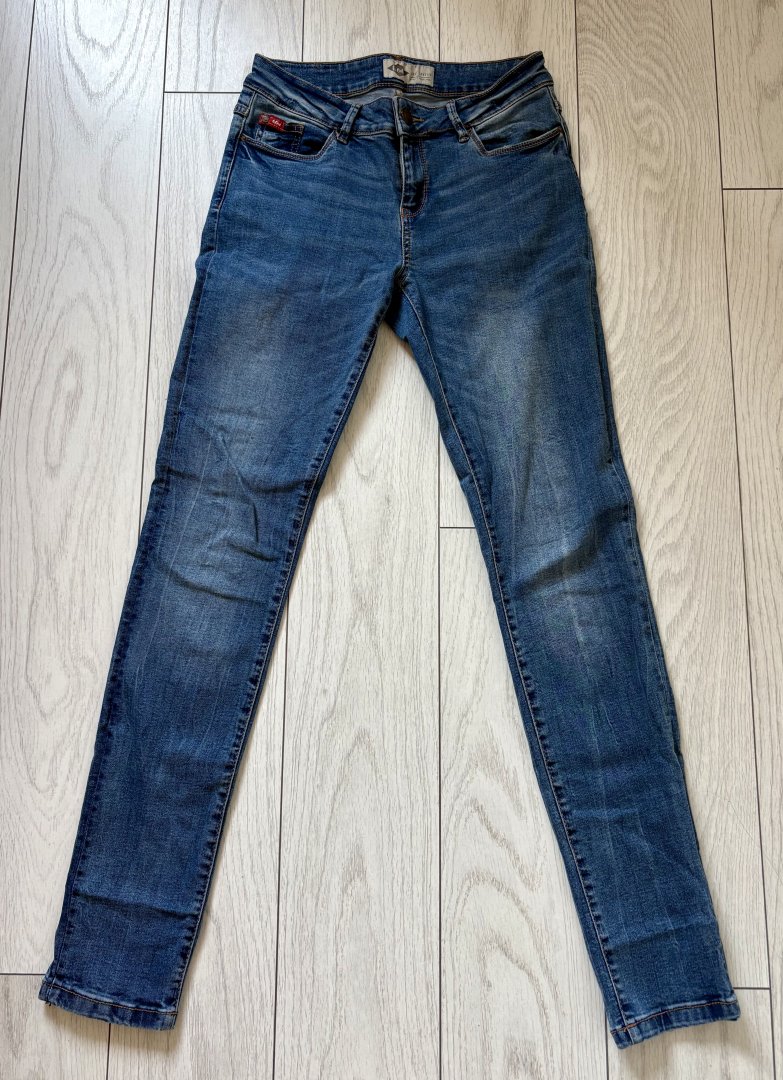 Vând Blugi Lee Cooper