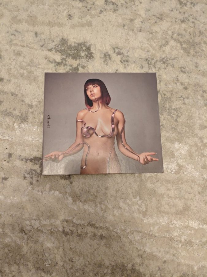 Vând album (cd) 1999 Charlie xcx