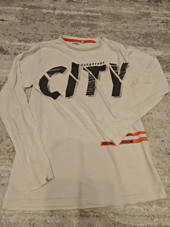 Vând tricou alb